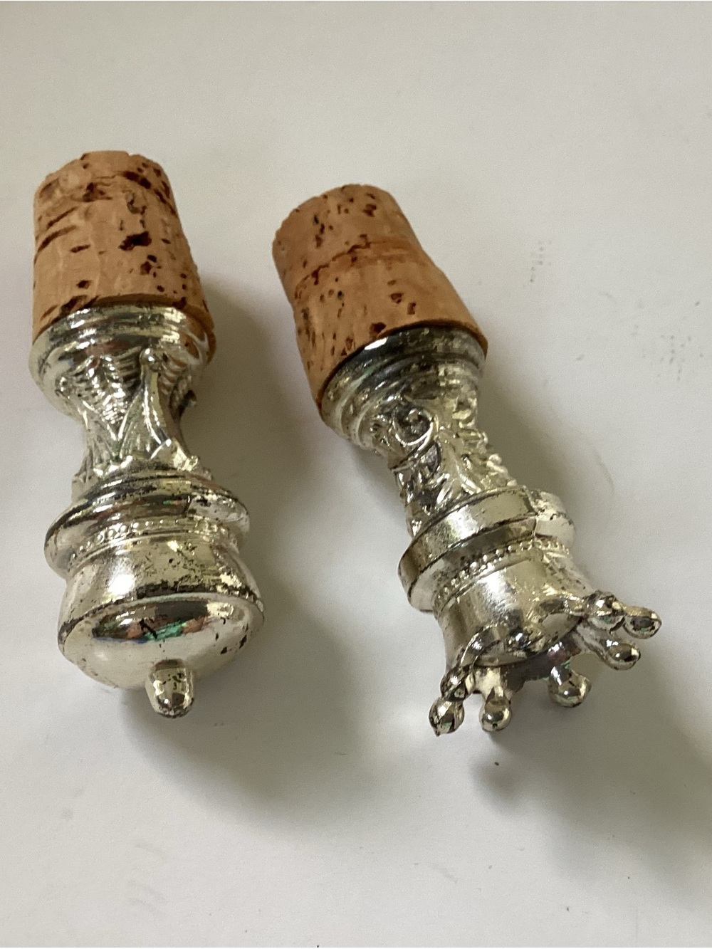Silver Crown Decorative Wine Stopper - Metallic Silver